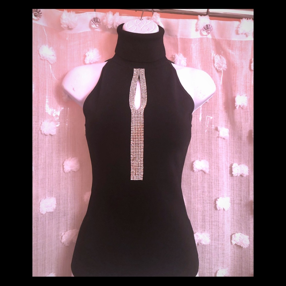 Sleeves turtleneck top